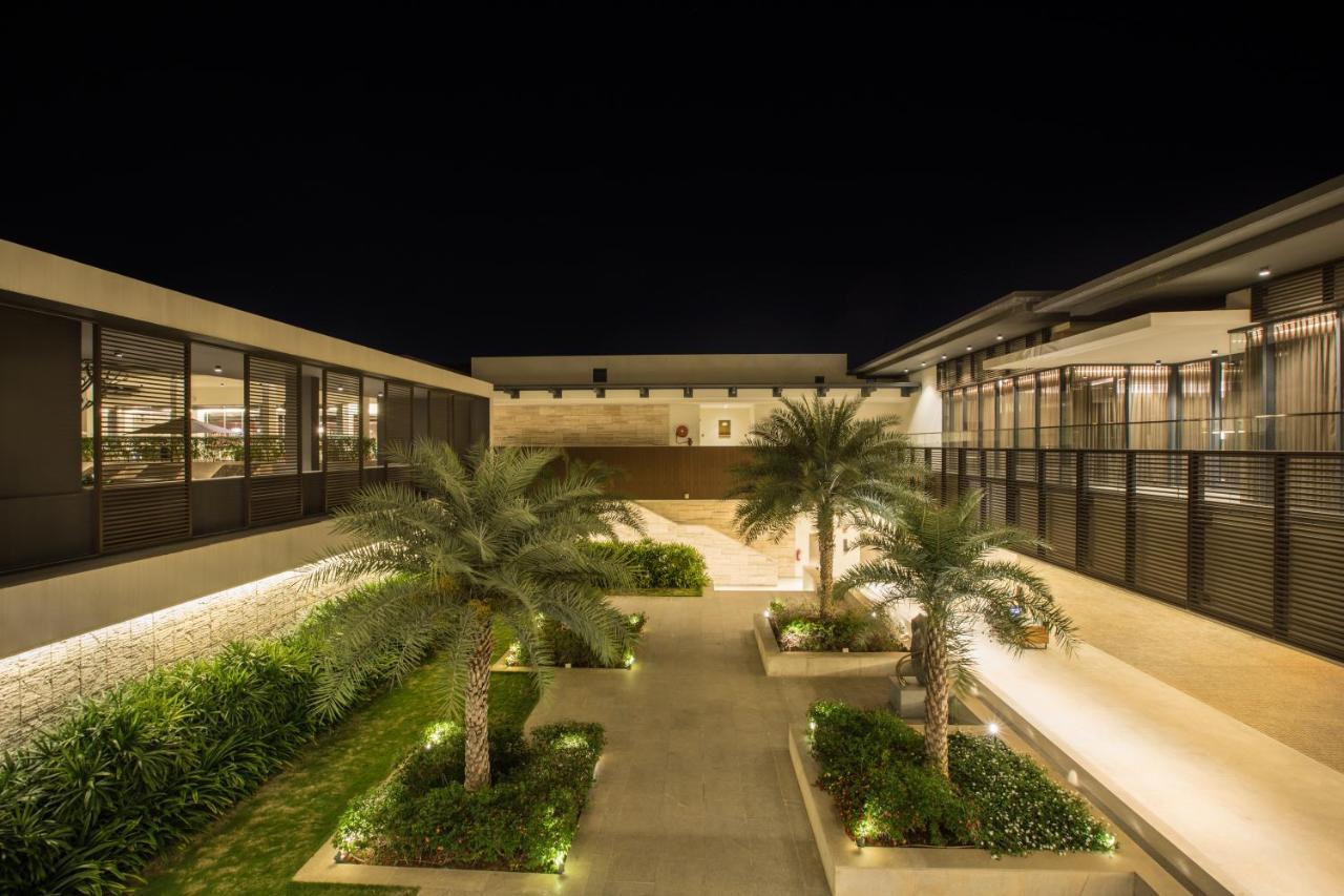 Hotel Blvd Club - Near Bengaluru Airport Settahalasūr Exterior foto
